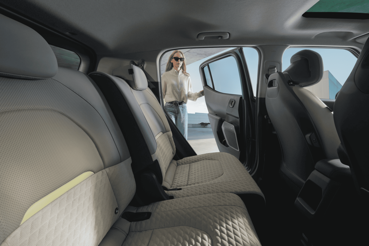 EV2_BL_MY27_INT_RearSeat_with_Talent