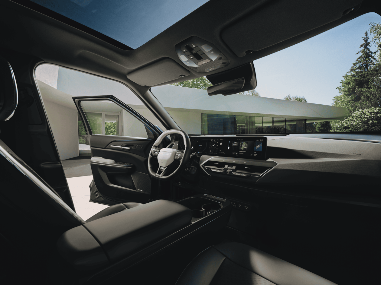 EV5_GTL_MY26_NA_Beauty_FullDashboard_cmyk