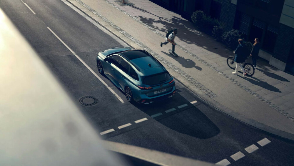 PEUGEOT_308SWPHEV_2106STYP_018-Desktop