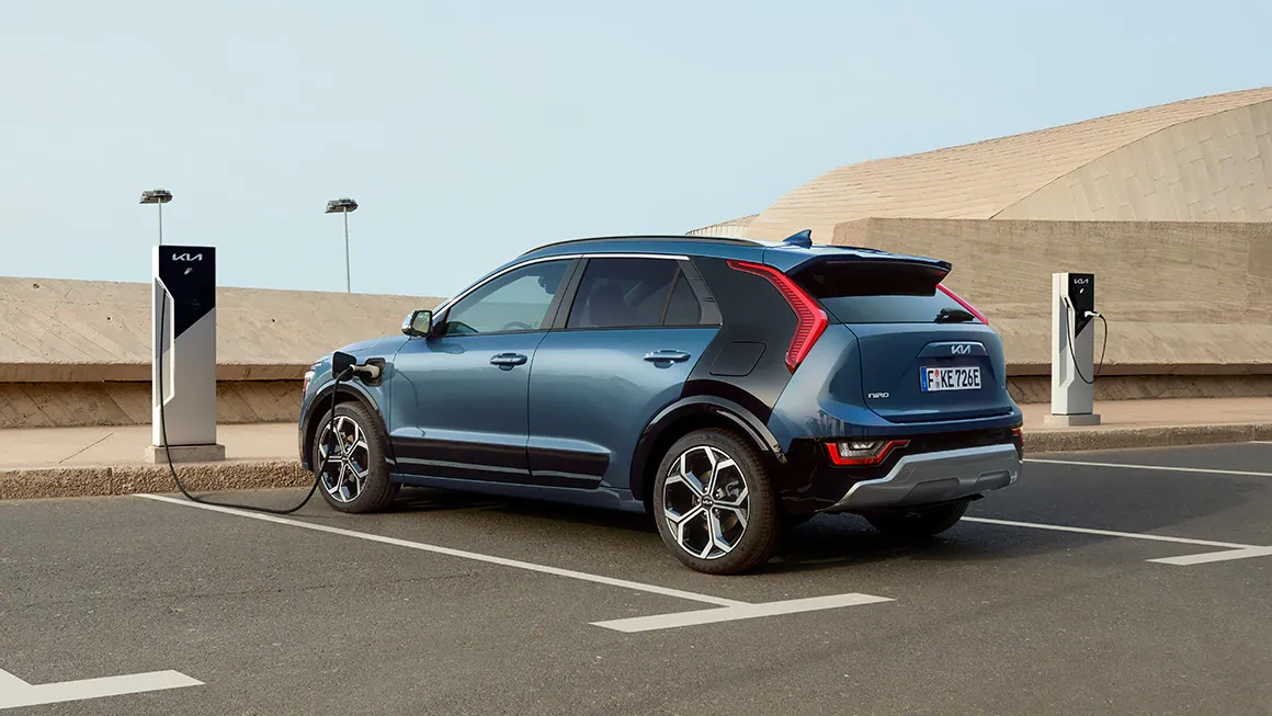 kia-niro-phev-my23-publiccharging